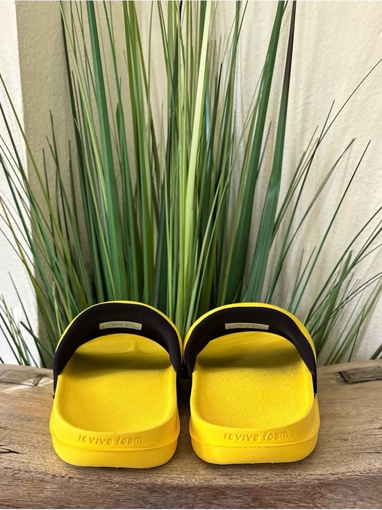 Nike Kobe Offcourt Lightning Slide Sandals